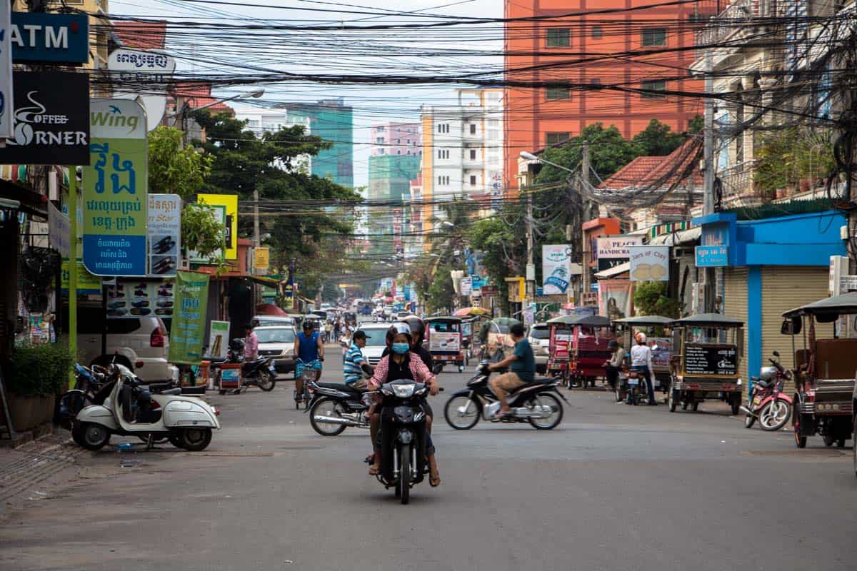 Morgenmødet med en storby i Asien - Phnom Penh, Cambodja