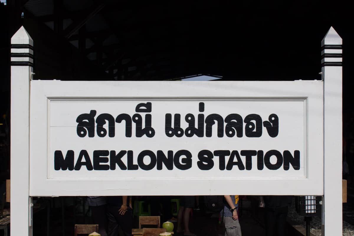 Det livsfarlige togmarked - Maeklong, Thailand