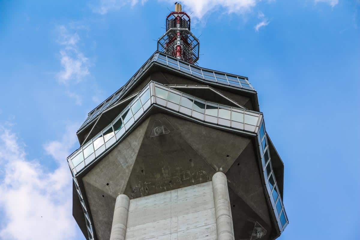 Avala Tower det smukke TV-Tårn – Beograd, Serbien